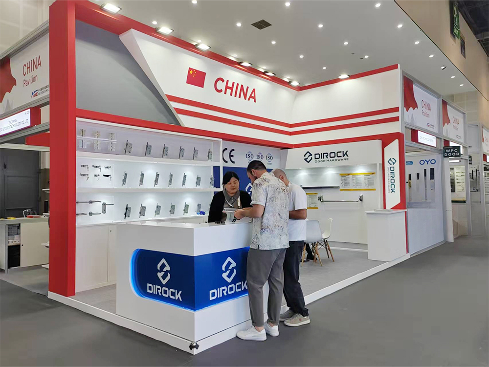 DIROCK Engaging with Customers at Big 5 Global DIROCK التعامل مع العملاء في Big 5 Global