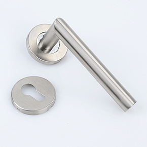 أيهما أفضل ، رافعة الباب أو مقبض الباب؟