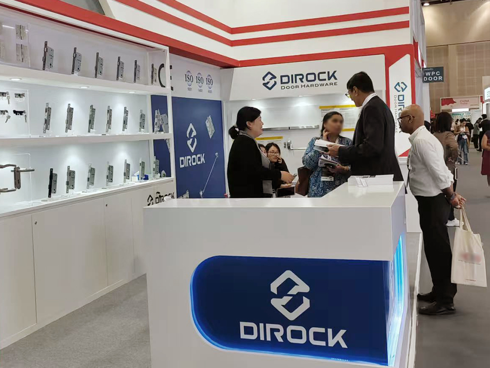 Dirock التعامل مع العملاء في Big 5 Global