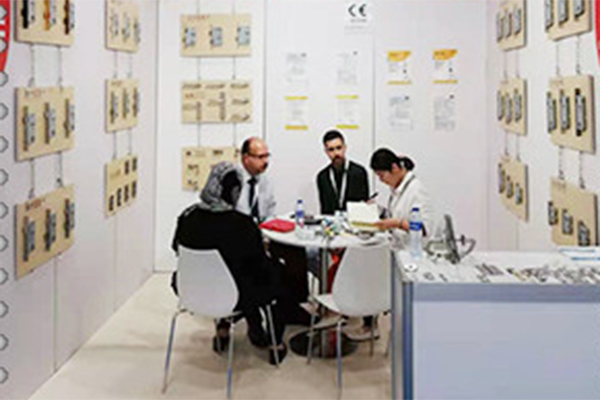 تعاملات المعارض السابقة مع العملاء